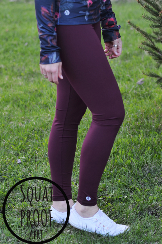 Dark pink or boysberry sports leggings made in Quebec – APRT Créations